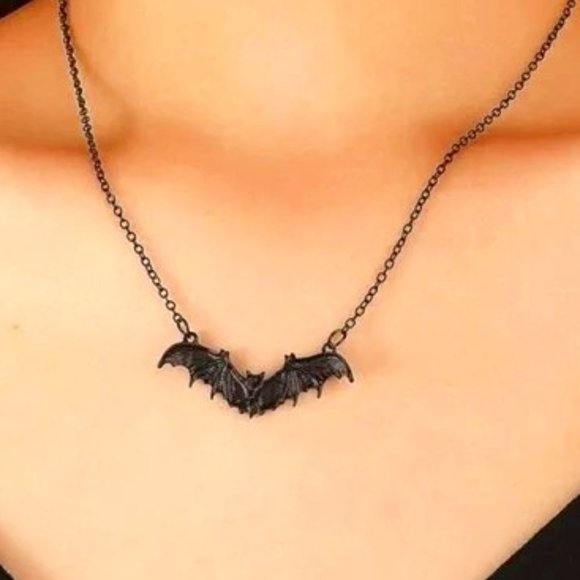 Jewelry - ☠️🎃🦇Bat Charm Necklace